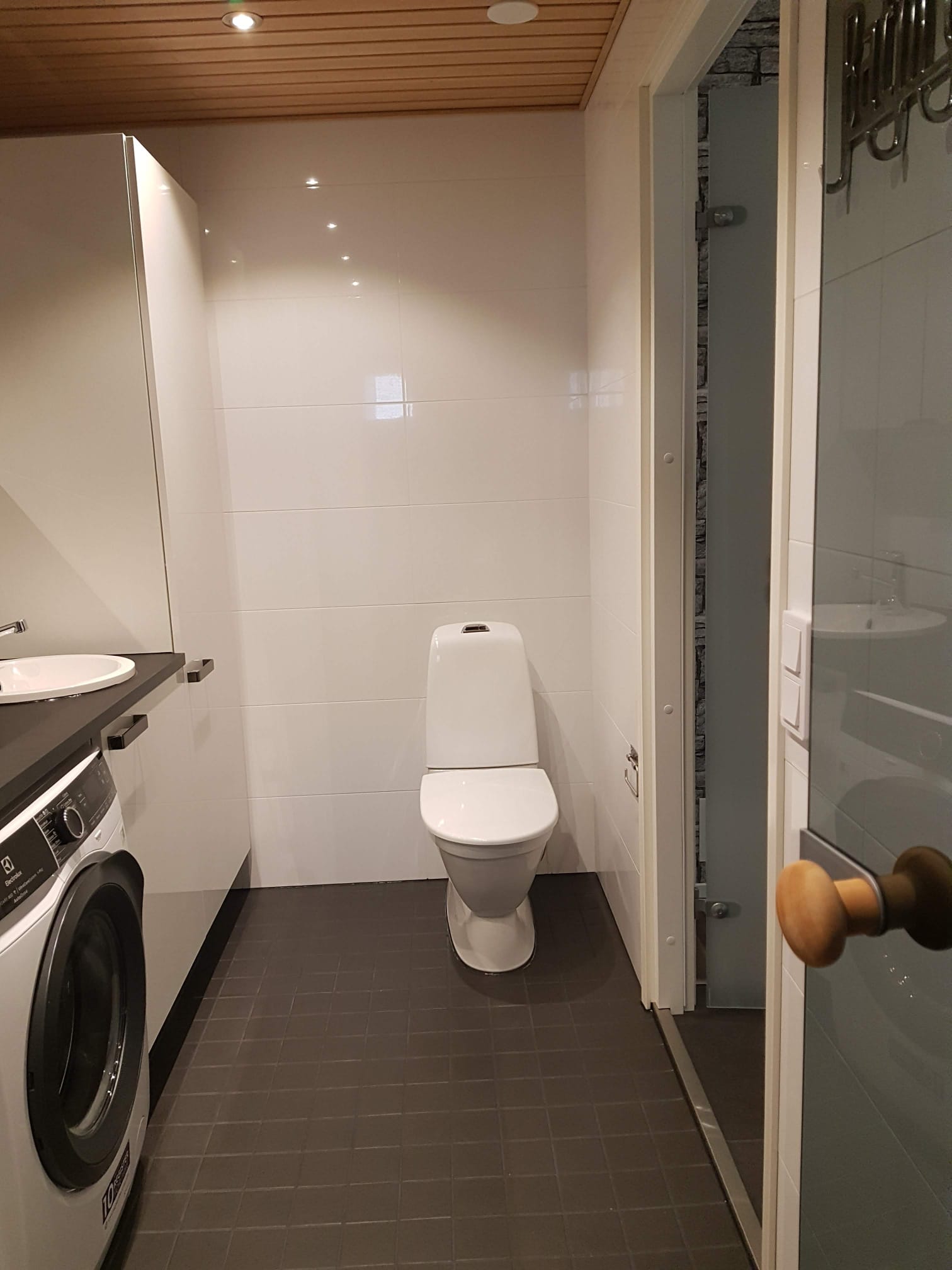 Valmistunut kylpyhuone ja sauna